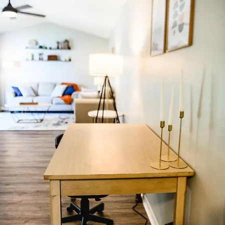 Urban Cottage: Homey & Convenient Huntington Exterior photo