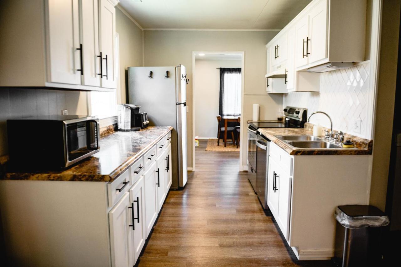 Ferienhaus Urban Cottage: Homey & Convenient Huntington