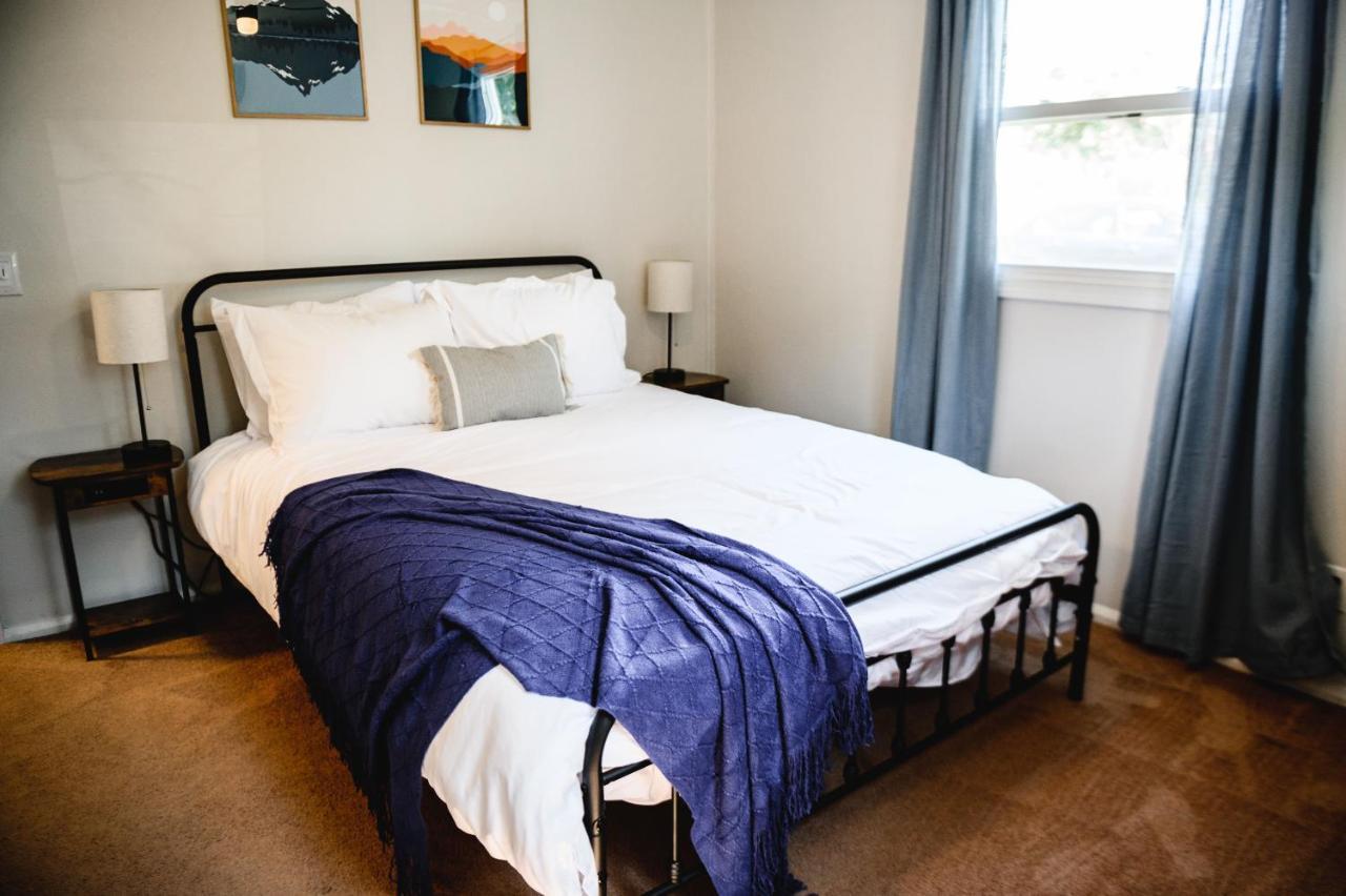 Urban Cottage: Homey & Convenient Huntington