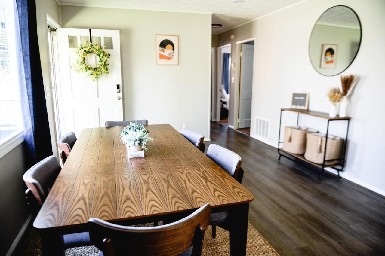 Ferienhaus Urban Cottage: Homey & Convenient Huntington
